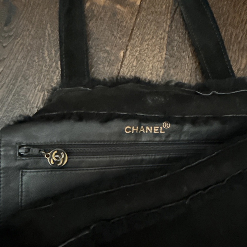 CHANEL Mouton Logo Handle Suede & Shearling Black Tote Bag - Picture 9 of 14